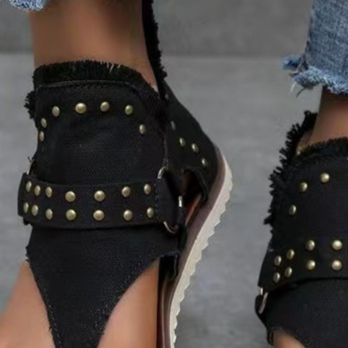 STUNNLY  Studded Raw Hem Flat Sandals   