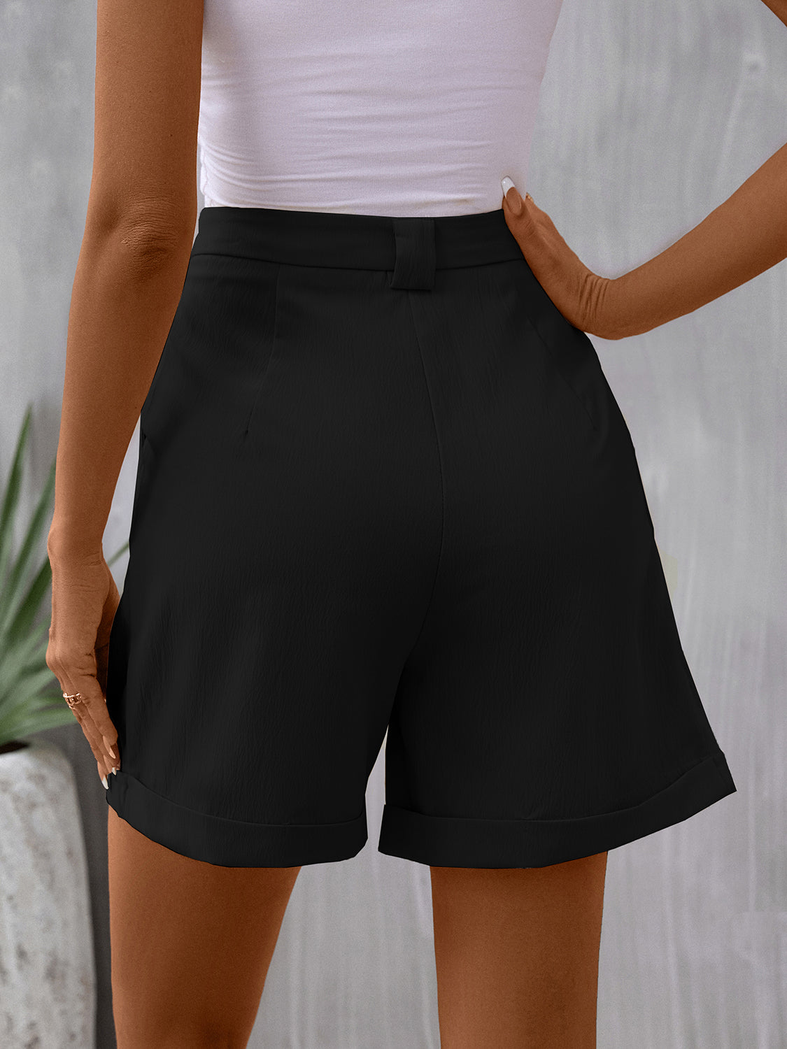 Pocketed Mid-Rise Waist Shorts   