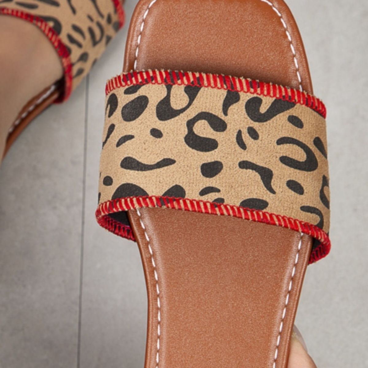 STUNNLY  Leopard PU Leather Flat Sandals   