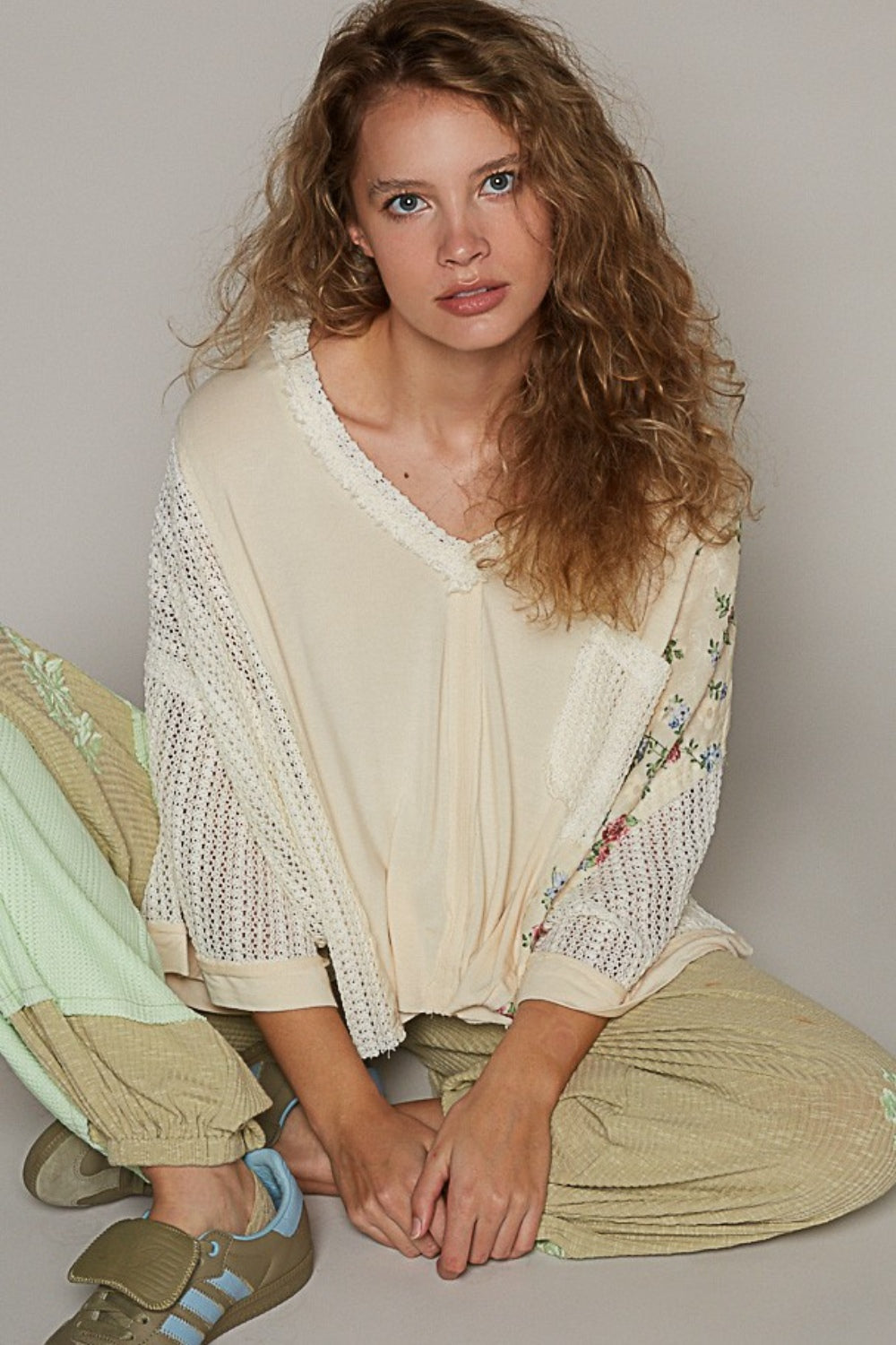 POL V-Neck Crochet Patch Top Cream S 