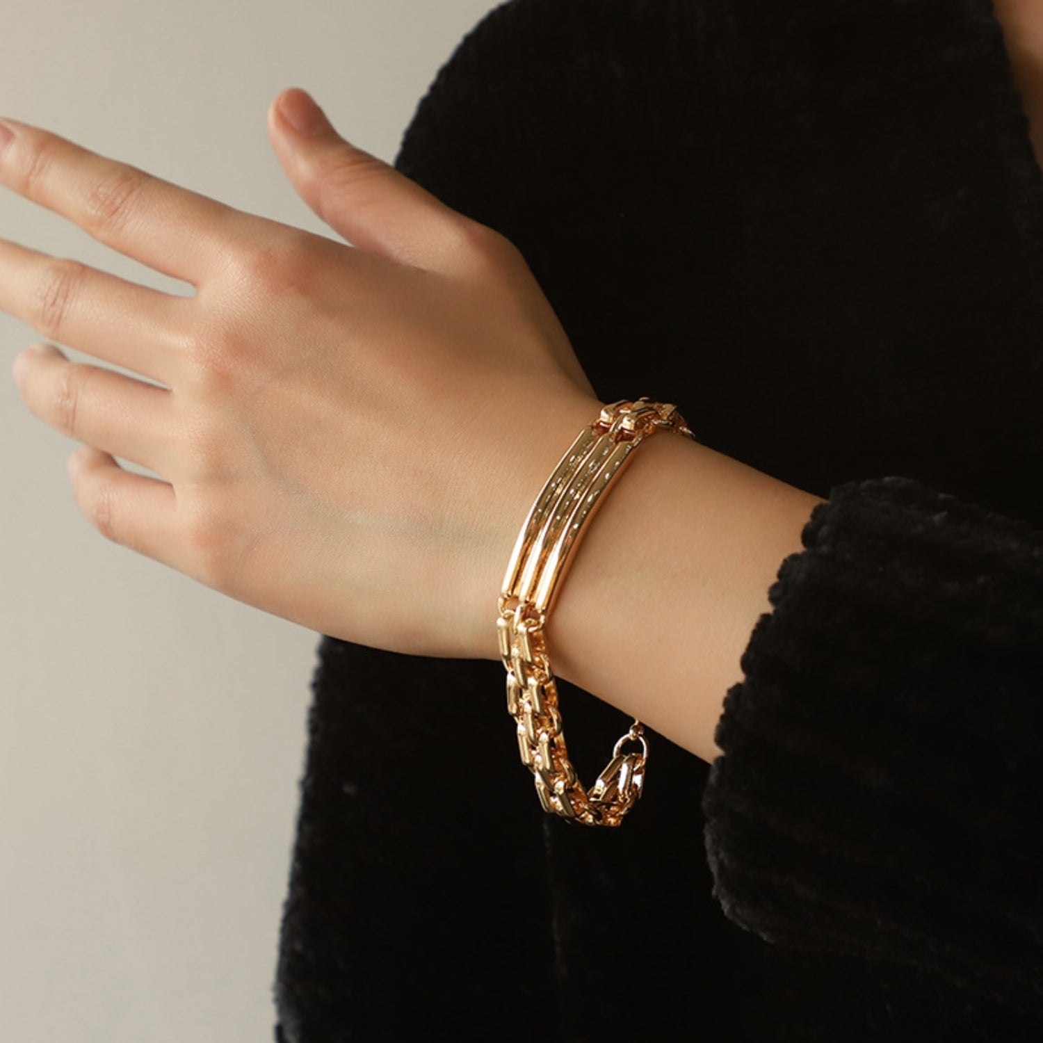 STUNNLY  Gold-Plated Alloy Chain Bracelet Gold One Size 