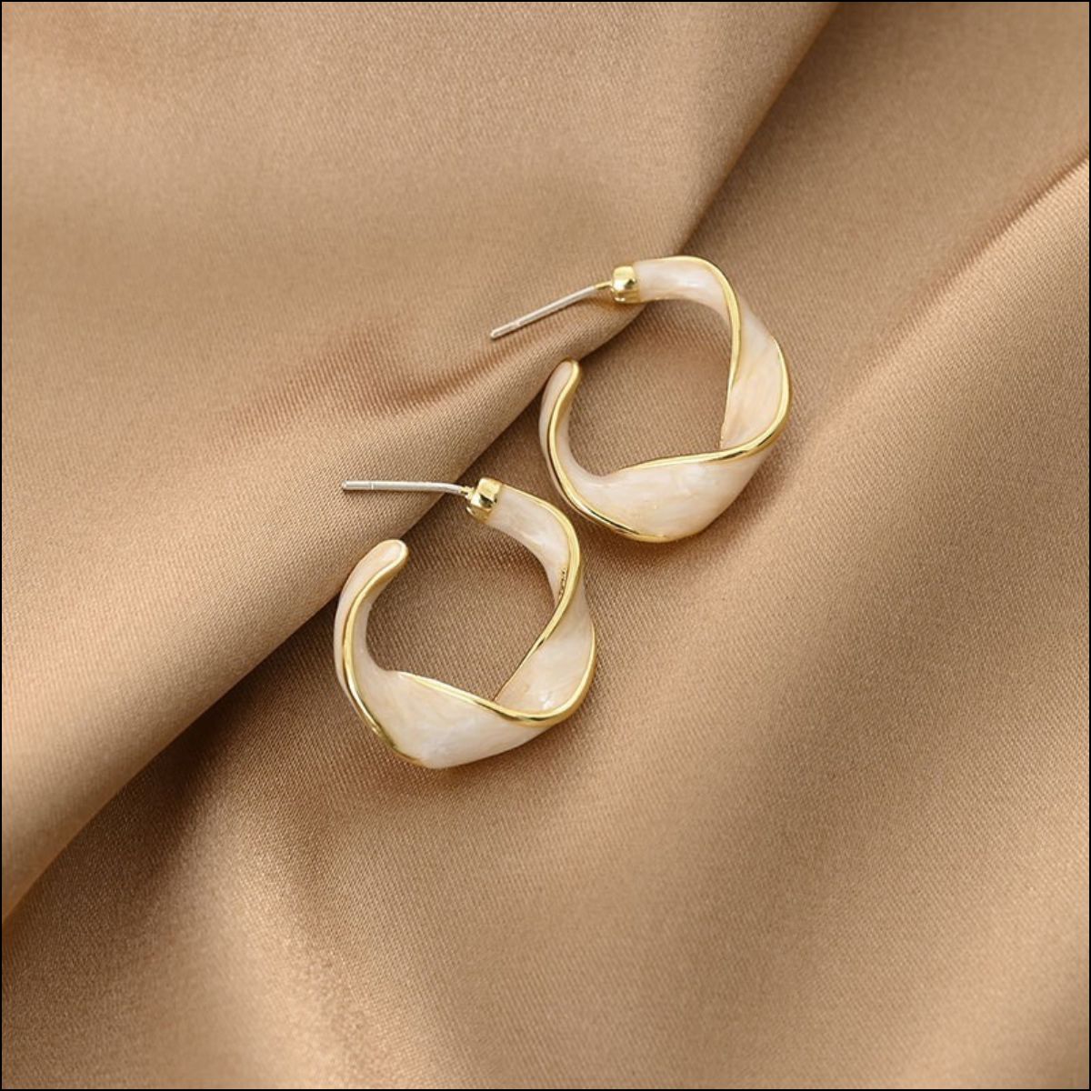 Alloy C-Hoop Earrings Ivory One Size 