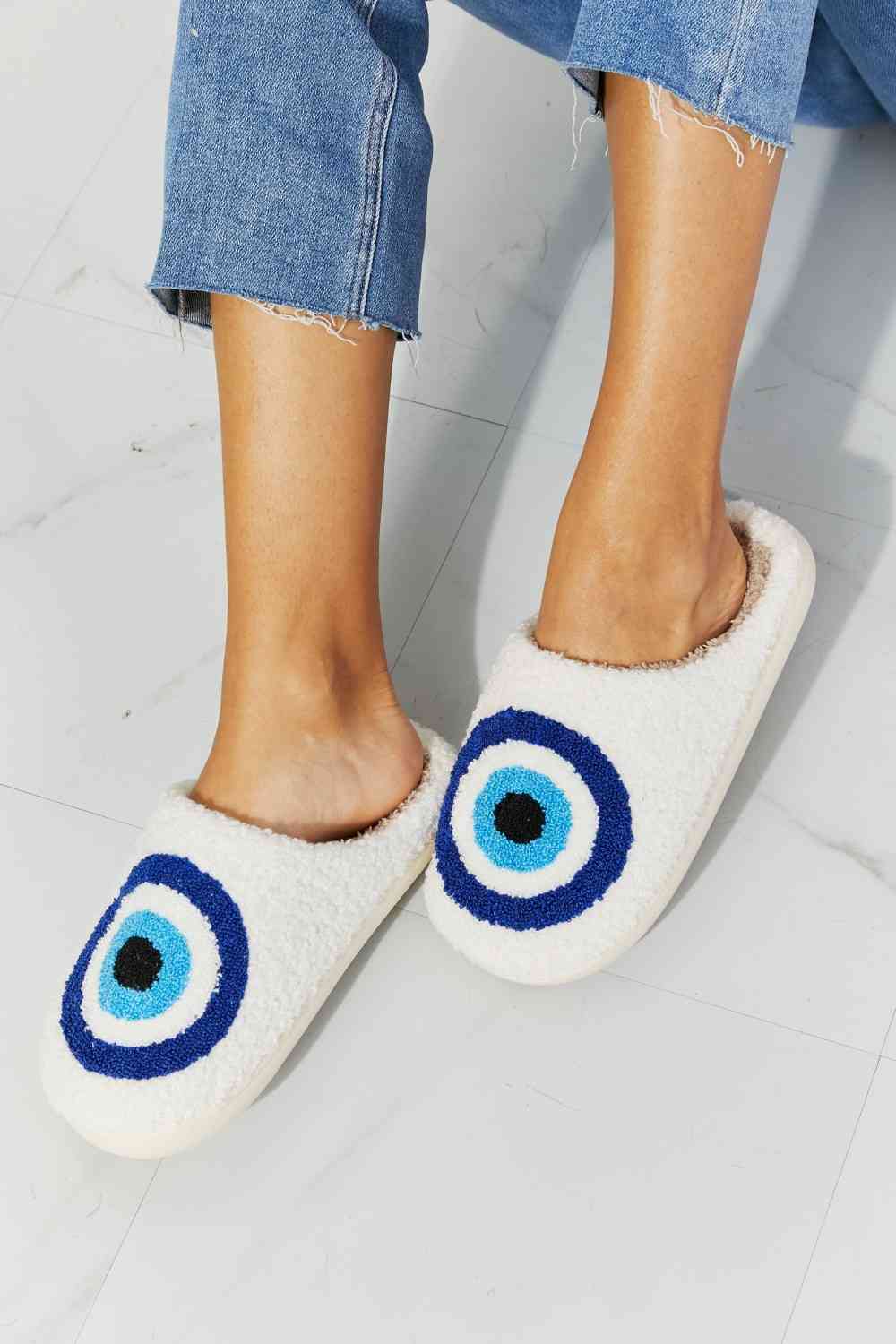 MMShoes Eye Plush Slipper   