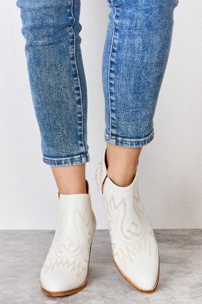 Melody Ankle Embroidered Stitch Boots White 6 